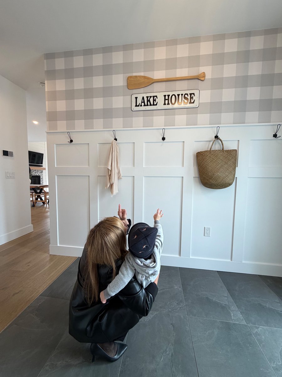 HfxHomeSelling's tweet image. #ComingSoon to Porters Lake🏡🌊 This stunning lake house caught his eye right away☝️💙

Almost ready to hit the #market, this beautiful #custombuilt #waterfront #home is one you won’t want to miss✨

Want the #details on this #lakehouse before it hits MLS next week?📲902-471-8497