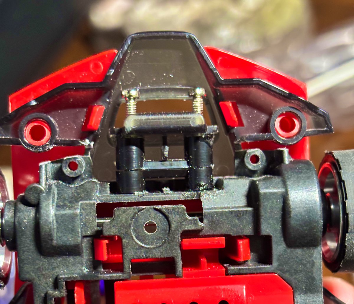 やっとこさボディ固定したよ