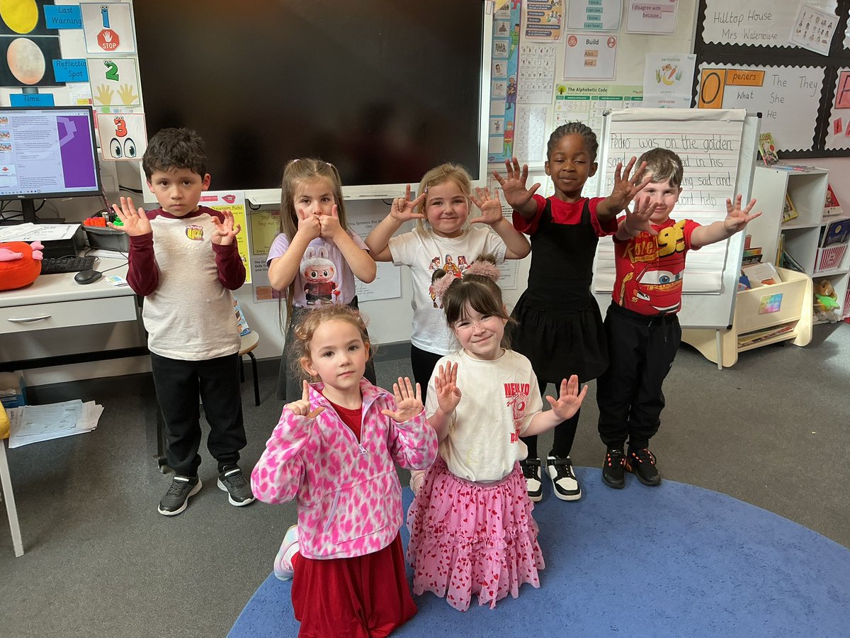 Miss Mitchell Year 1 tweet media