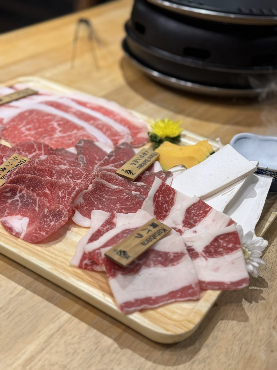star_4u's tweet photo. 日本風焼肉🥩🔥

なんで全部薄切り😱
分厚い焼肉食べたい🤤 https://t.co/DP7Tlv3osS