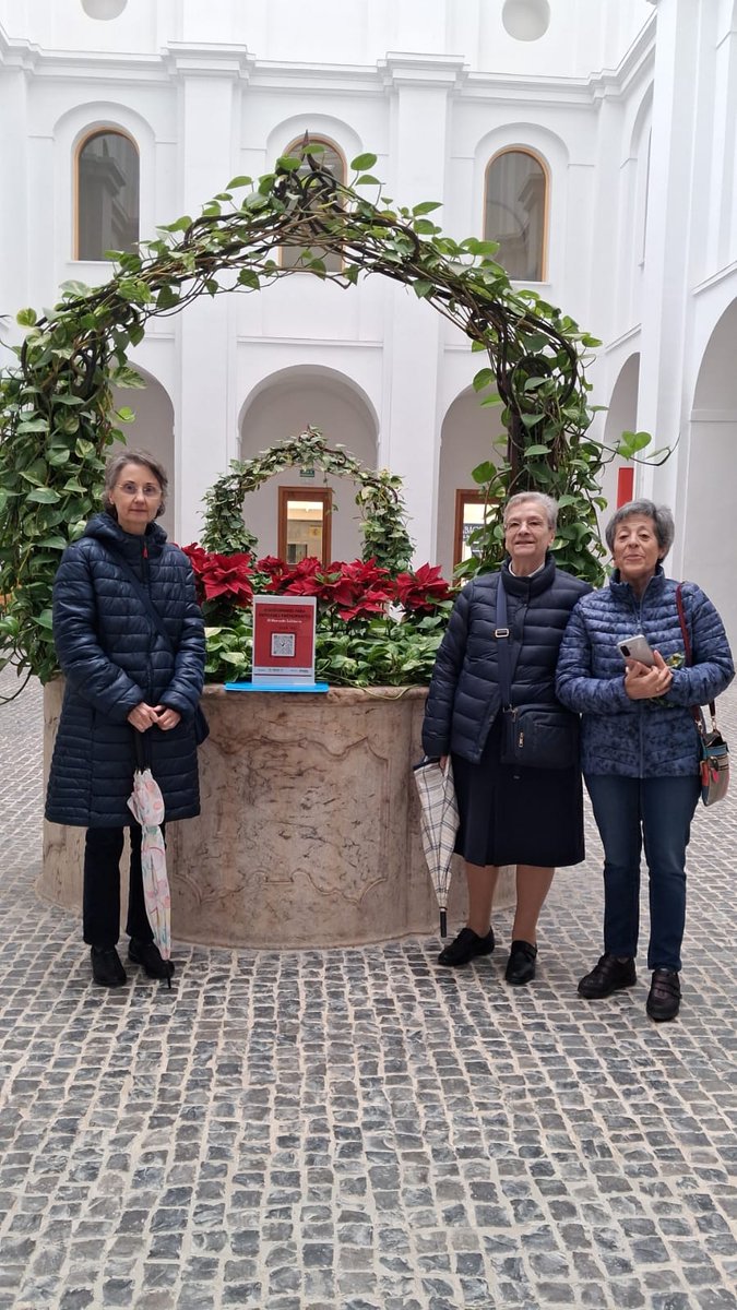 🛍 ¡Ya tenemos todo listo para el inicio del mercadillo! Junto a sor M. Rosario Sillero, directora nacional, nos acompañan Julia, voluntaria, y Ana, del Comedor Social San Vicente de Paúl de <a href="/AicEspana/">AIC España</a> 

🤗¡Os esperamos!