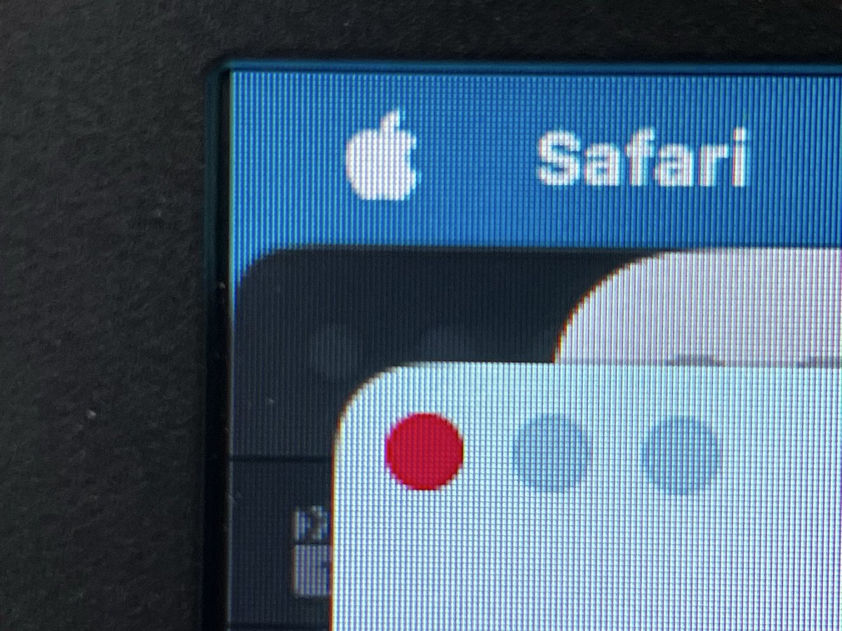 rodowirth's tweet photo. Tahoe tiene varios problemas que lo hacen sentir incómodo con SO. Acá un “detalle” en las esquinas. Las inconsistencias de en la curvatura. En tres apps de la misma @Apple https://t.co/VTdf6Vq7Of
