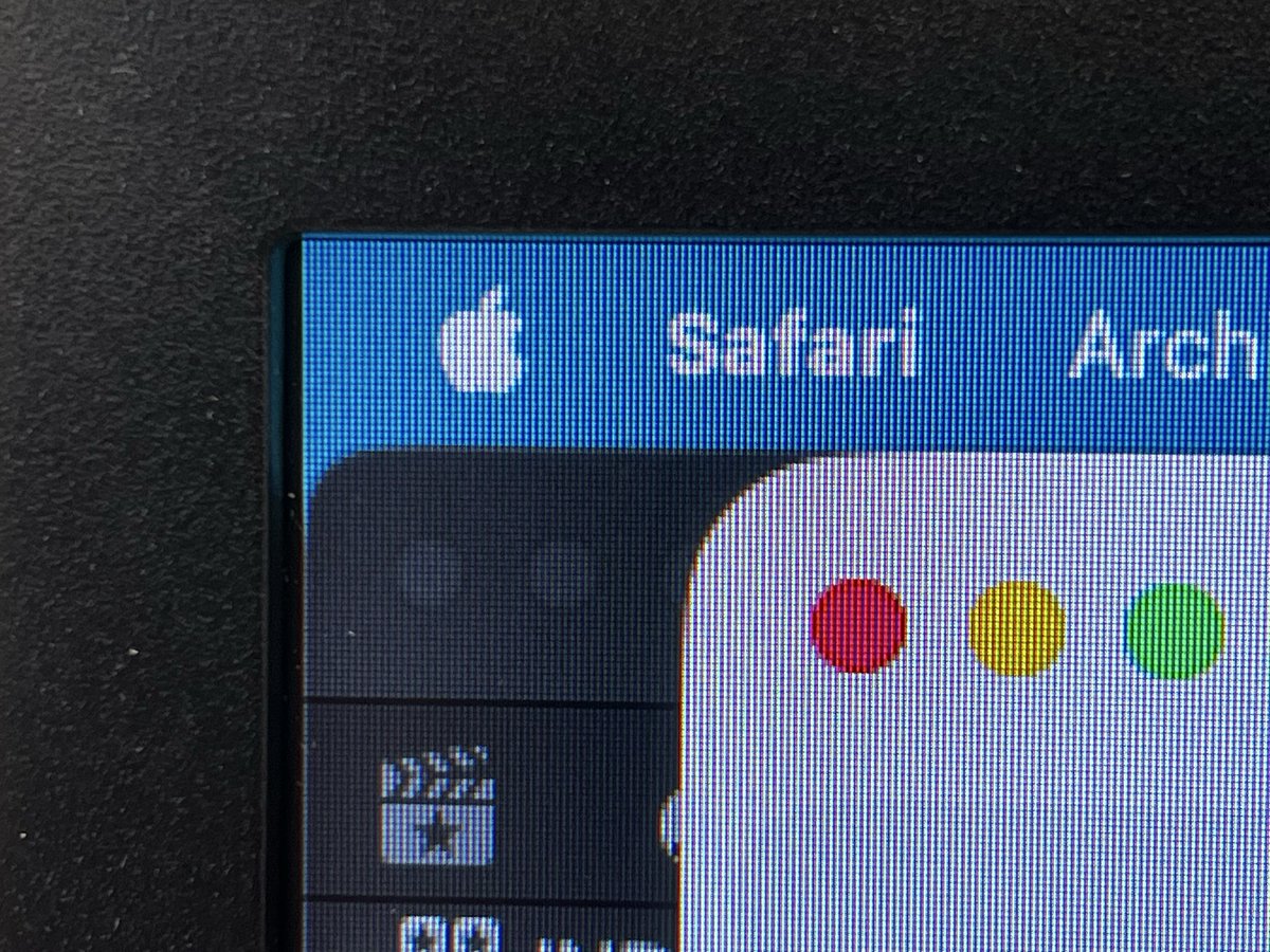 rodowirth's tweet photo. Tahoe tiene varios problemas que lo hacen sentir incómodo con SO. Acá un “detalle” en las esquinas. Las inconsistencias de en la curvatura. En tres apps de la misma @Apple https://t.co/VTdf6Vq7Of