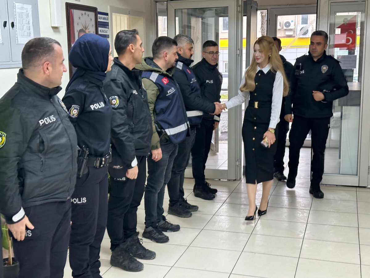 TC_Ladik's tweet photo. Kaymakamımız Sn. Tuğçe ORHAN, vatandaşlarımızın huzur ve güvenliği için görev başında bulunan emniyet ve jandarma teşkilatlarımızı ziyaret ederek personelimizin bayramını tebrik edip özverili çalışmalarından dolayı teşekkürlerini iletti. https://t.co/oC7OsT2AGB