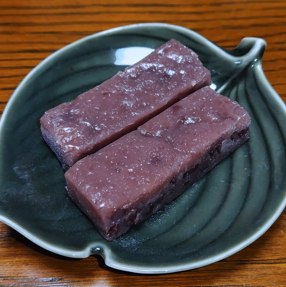 おやつのひとくち生志ぐれ食べてる。