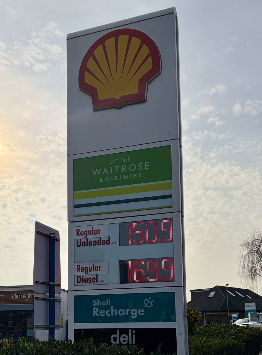 Rob Debenham tweet media