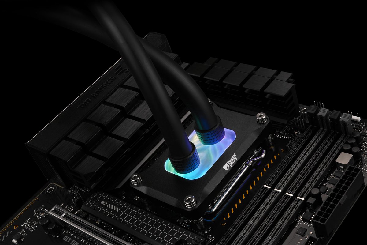 Thermal_Grizzly's tweet photo. 新型『Mycro Pro CPU ウォーターブロック』発売！📢

・AM5 / LGA1851 対応
・0.2mmマイクロフィン採用 高性能冷却プレート
・フィルター内蔵で安定した冷却性能
・RGBウィンドウ付きメタルハウジング

Mycroシリーズに新たな選択肢 📢🐻

※非Direct Die設計

詳しくはこちら👇
https://t.co/tkWskDOBGt

#ThermalGrizzly #CPU水冷 #自作PC #PC冷却