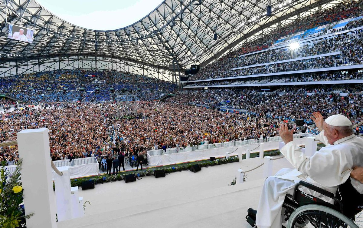 mrvenni's tweet photo. @MissPeelEmma Littéralement une messe au Vélodrome...

Je souhaite une très bonne fête de l'Aïd à tous mes frères et soeurs musulmans ! https://t.co/pIVmY6LSLm