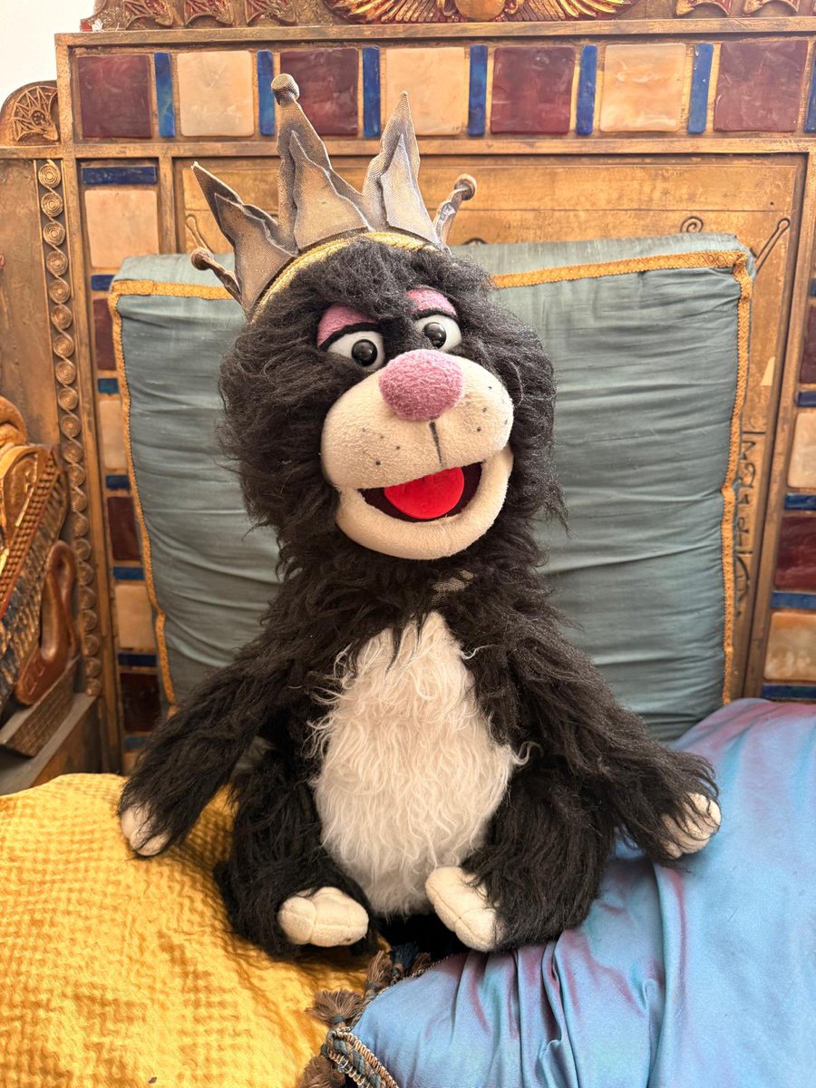 theillusionists's tweet image. Wrapping up a week of puppets with a very special one - Kat, the lovable Butlin’s puppet ❤️ It’s been so much fun sharing these characters, and today’s post also gives a little peek into our collection… Each one has its own story and a place in our collection
#Puppets #twinsfx