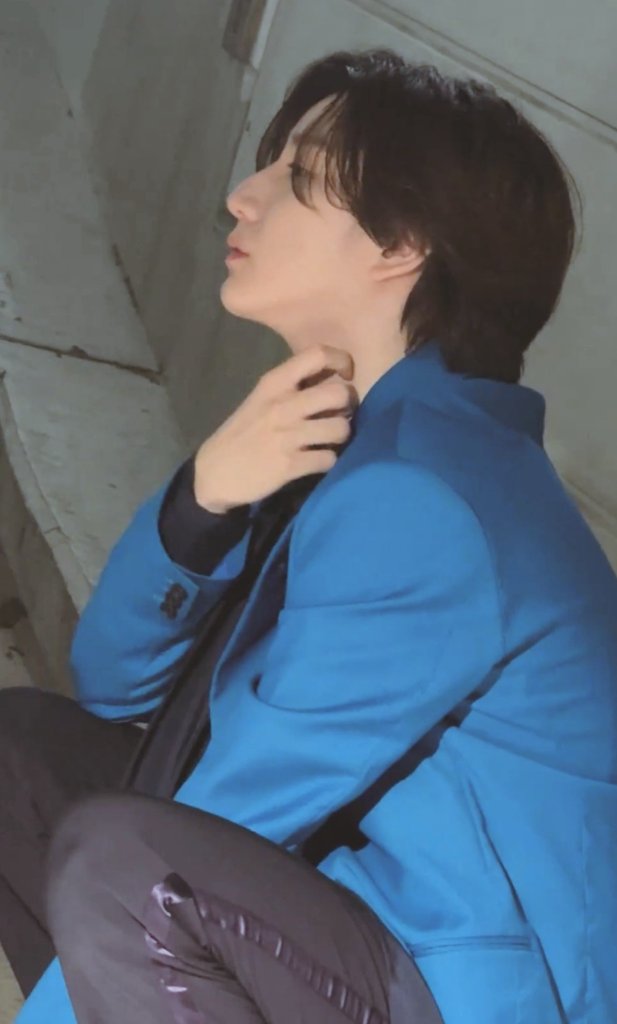 AB__UG23's tweet photo. 色気の暴力
軽率に喉元とか口元とかに手を持っていかないでくれ心臓が持たない 

#SixTONES
#京本大我
#松村北斗
#高画質暴れうさ https://t.co/WURhF0nihy