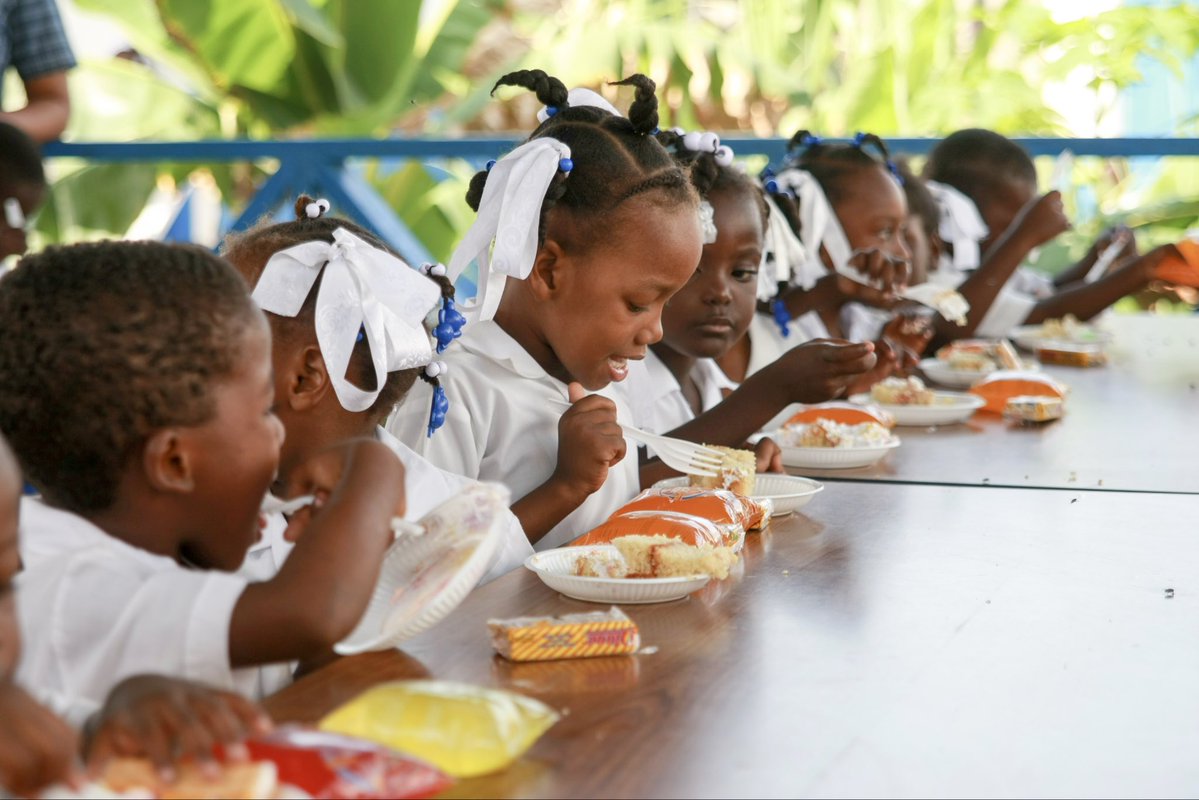 935 KDAY tweet media