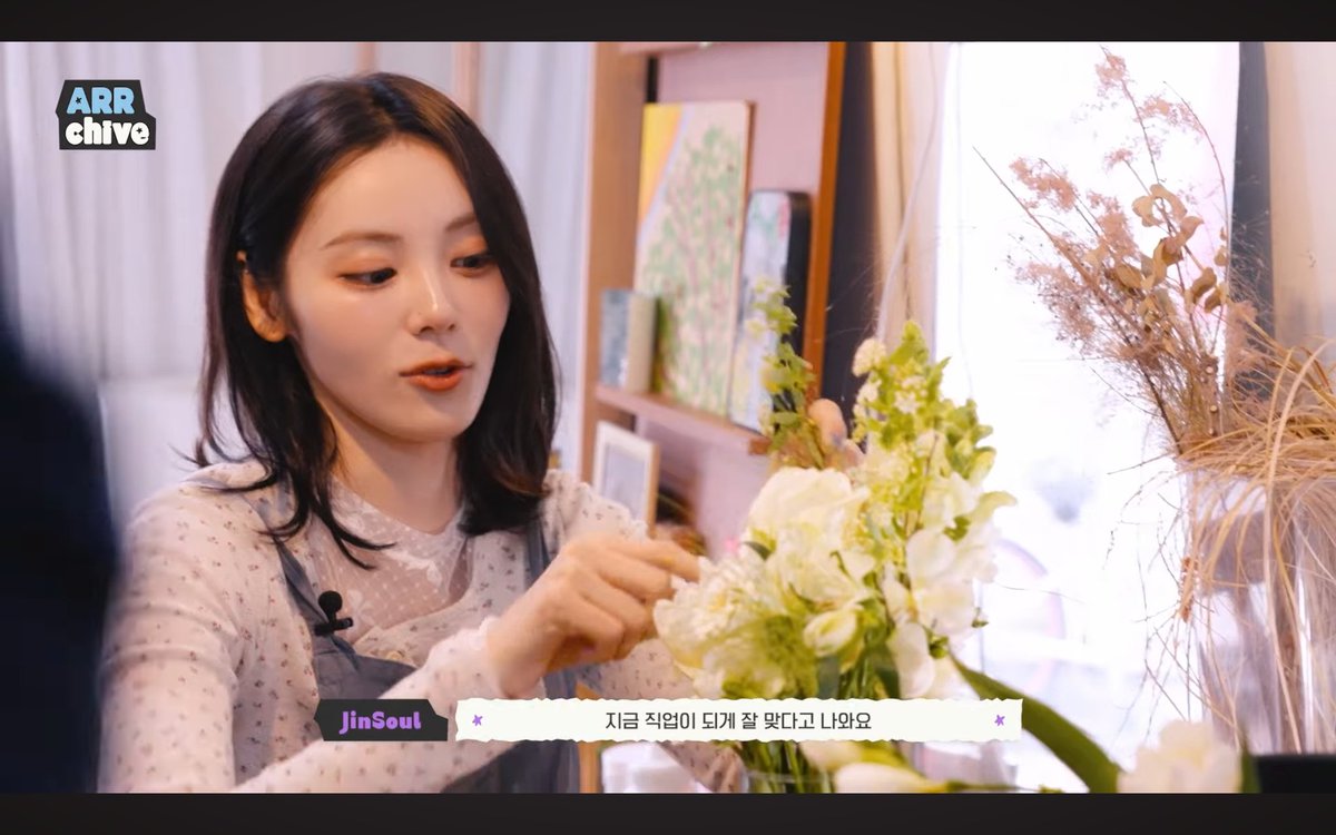 cheren21's tweet photo. Owhh Jinsoul acknowledged her own "Sa-ju" 
I checked her Bazi earlier this year, I can see she has full of Fire element and I asked Gemini "can you guess who is she?" 
The answer shocked me too, saying this is a singer / idol who is loves to be under the spotlight! (her career!) https://t.co/MFvIFtPwkt