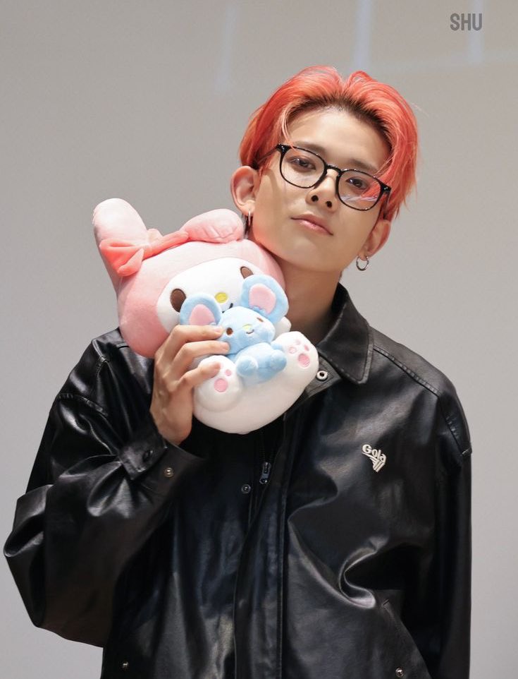 evanakgae's tweet photo. heeseung and my melody https://t.co/05YKoxyYLK