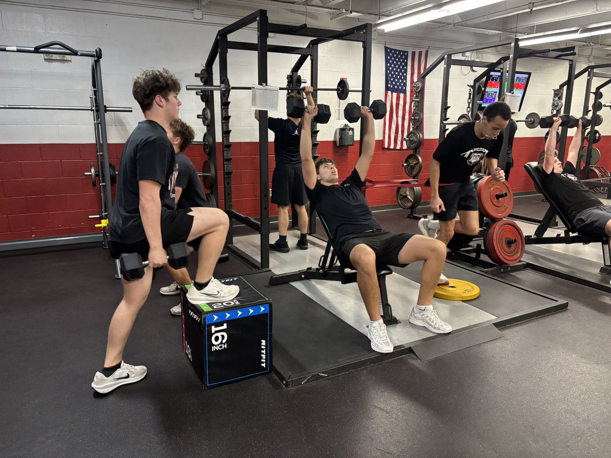 revhenderson's tweet photo. The time is coming whether you like it or not! The only real question you have to ask yourself is will you be ready! @FZS_Football #WeBuiltDifferentOnTheSouthSide
#KeepClimbingTheMountain
#ReadyAtAllTimes https://t.co/8SJHaoo47W