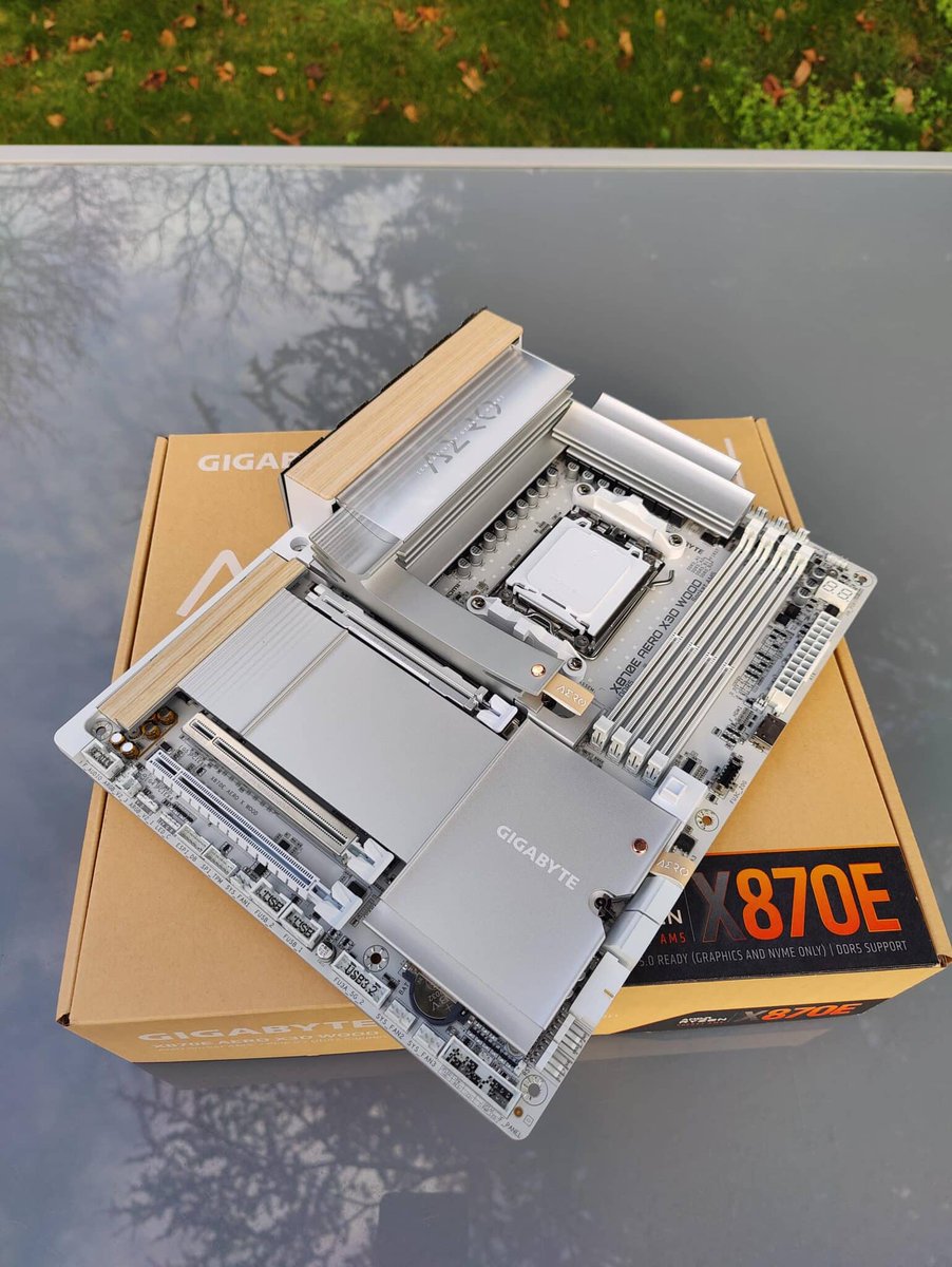 Overclocking.com tweet media