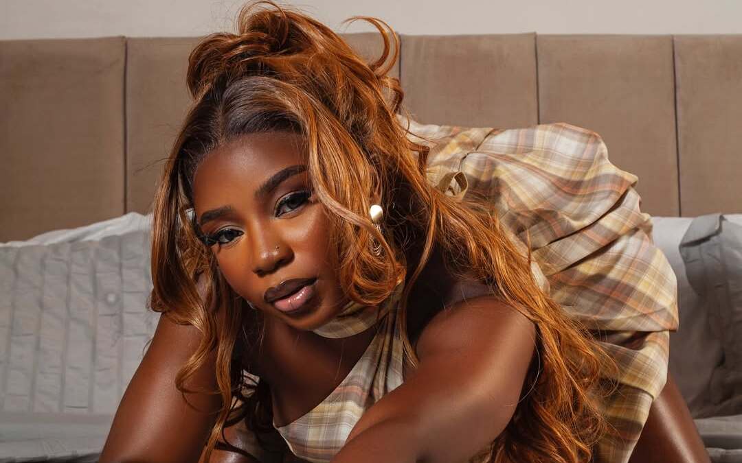 .<a href="/Tiwyeofficial/">Girl with the biggest vibe 🤍🦋</a> Celebrates Feminine Confidence In "Osaze" Music Video 
lamboxtra.com/tiwye-celebrat…