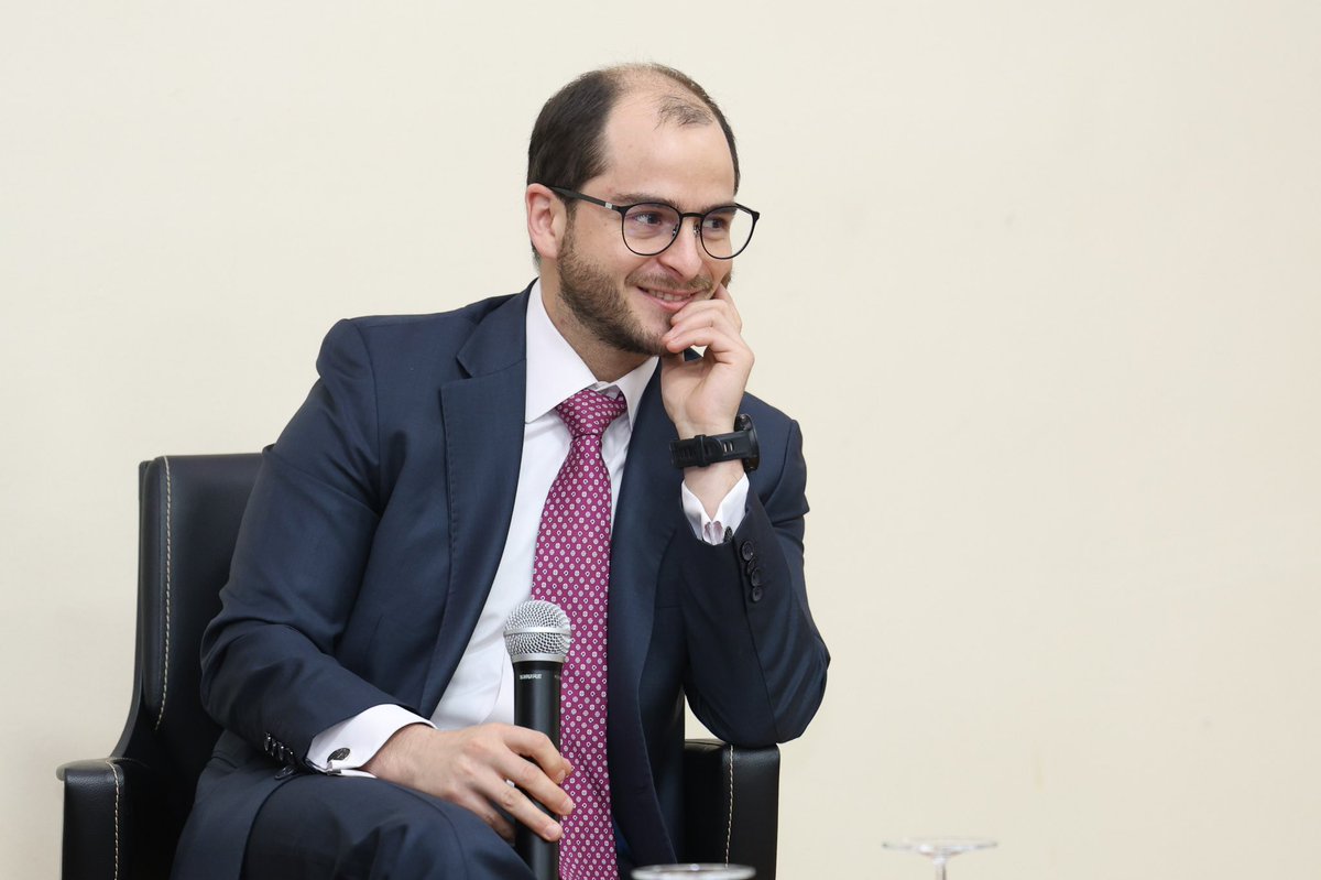 ProCompetencia tweet media