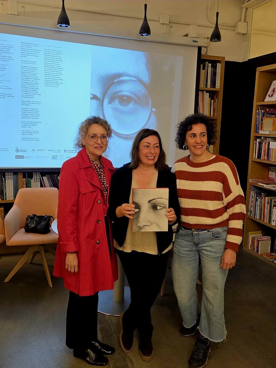 ExpeHistoria's tweet photo. ✨️En el acto de presentación participaron la autora Espe Pons, la activista Amelia Martínez Lobo, y la profesora Carolina Rodríguez-López, que también colabora en el fotolibro. Una tarde maravillosa y estimulante!

🤗Gracias a todos los que acudisteis! https://t.co/TcIljFnhw7