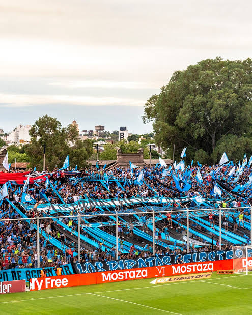 LaRedCordoba's tweet photo. NOTICIA DE ULTIMO MOMENTO: Hay MUCHAS chances de que se pueda habilitar la tribuna popular de #Belgrano para el partido de mañana ante #Racing.

Informan Mariano Molina y @jdanibarcelo en #Espinosa989 con @brunoespinosaok. https://t.co/lVMIuTUgkR
