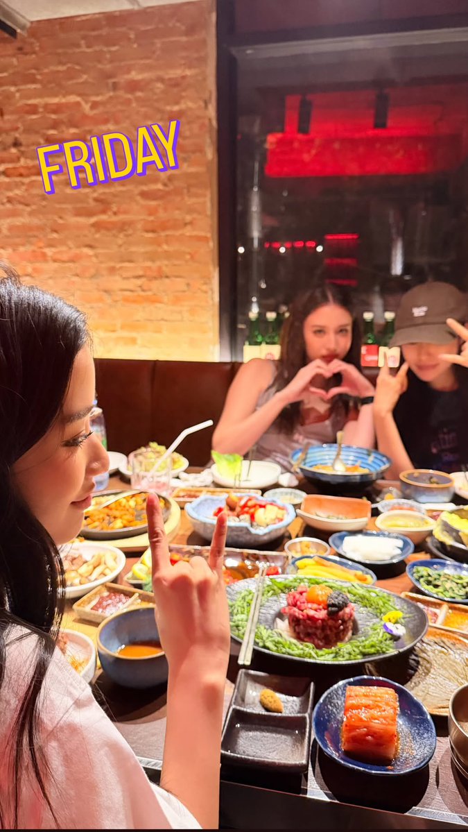 CiizeDaisy tweet media