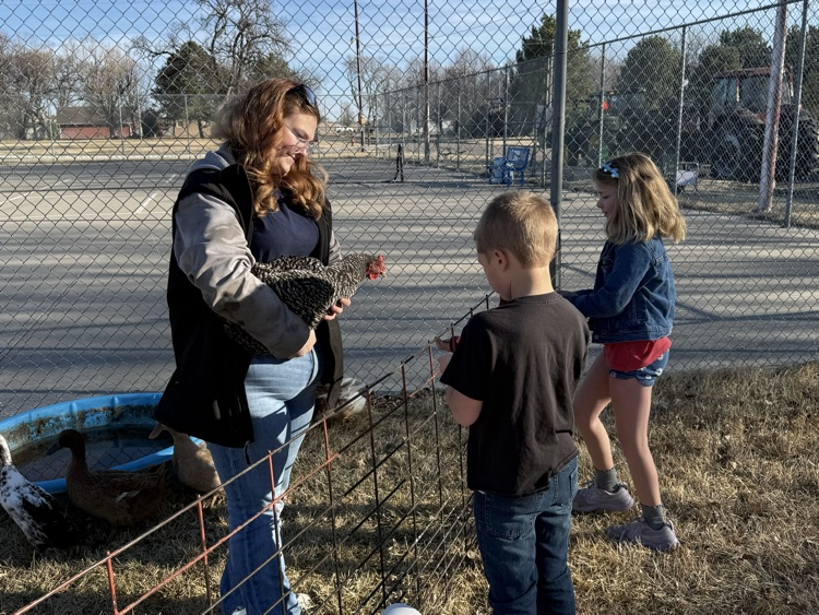 Arapahoe-Holbrook Public School (NE) tweet media