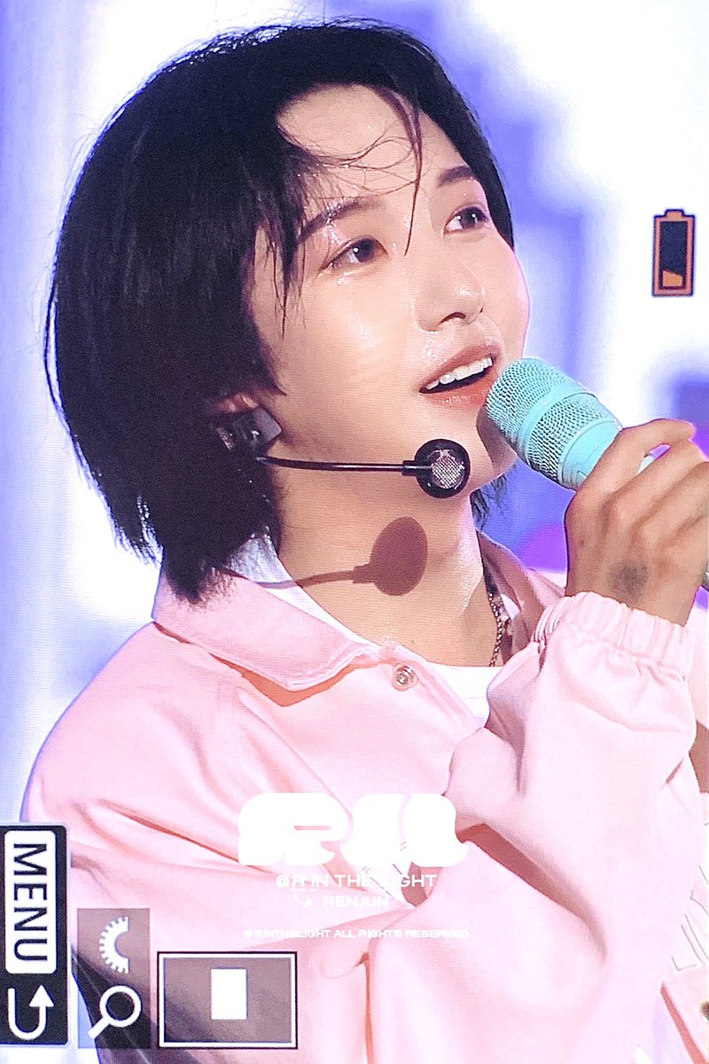 𝙍 𝙄𝙉 𝙏𝙃𝙀 𝙇𝙄𝙂𝙃𝙏. tweet media