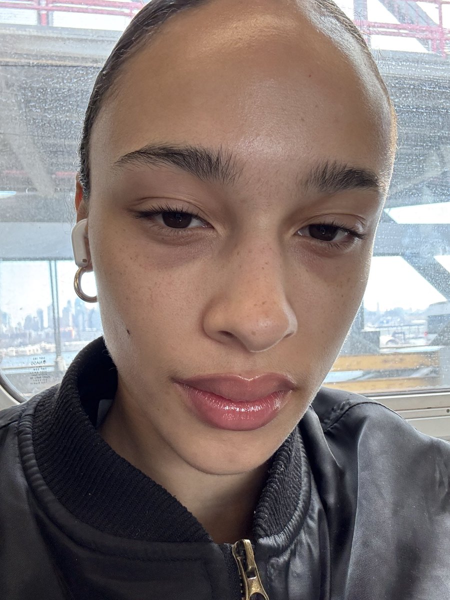 sarina 🛋 tweet media