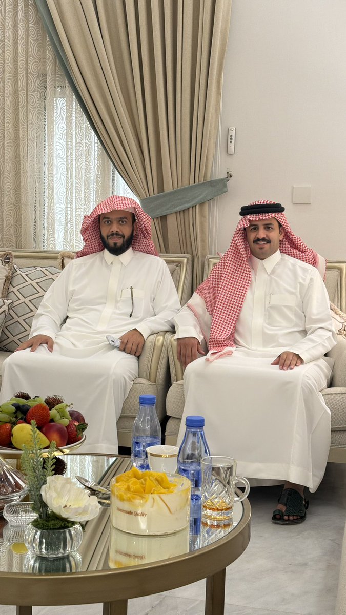 عاد الله عيدكم وكل عام وانتم بخير 
مع ابن العم المستشار المحامي 
محمد بن ملوح ابن دحباش 
<a href="/MAlmallouh/">محمد الملّوح</a>