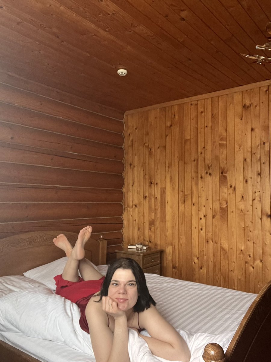 Міла tweet media