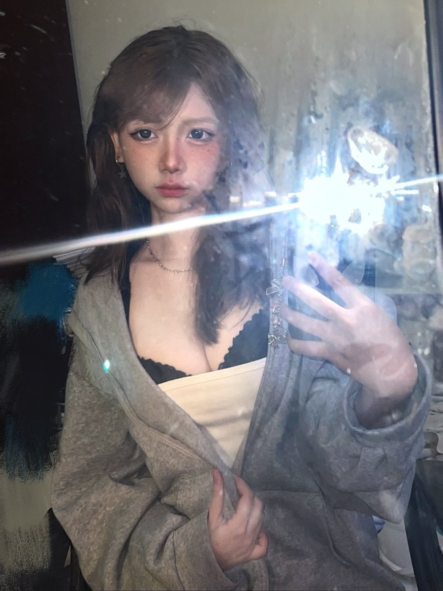 Xinh gái thèm djt tweet media