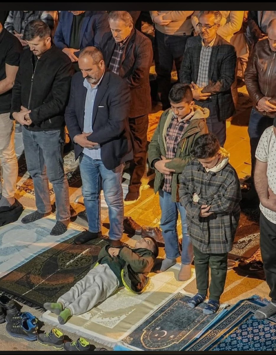 Hoca hutbede devlet bayrak siyasetine başlayınca