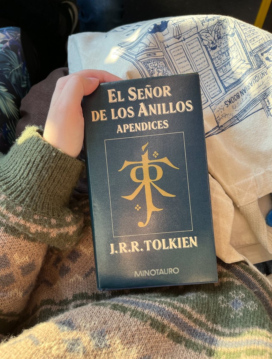 El_PoneyPisador's tweet image. Algunos ya están preparando sus lecturas para mañana...

#DILT2026 @SocTolkien #JRRTolkien #TolkienReadingDay