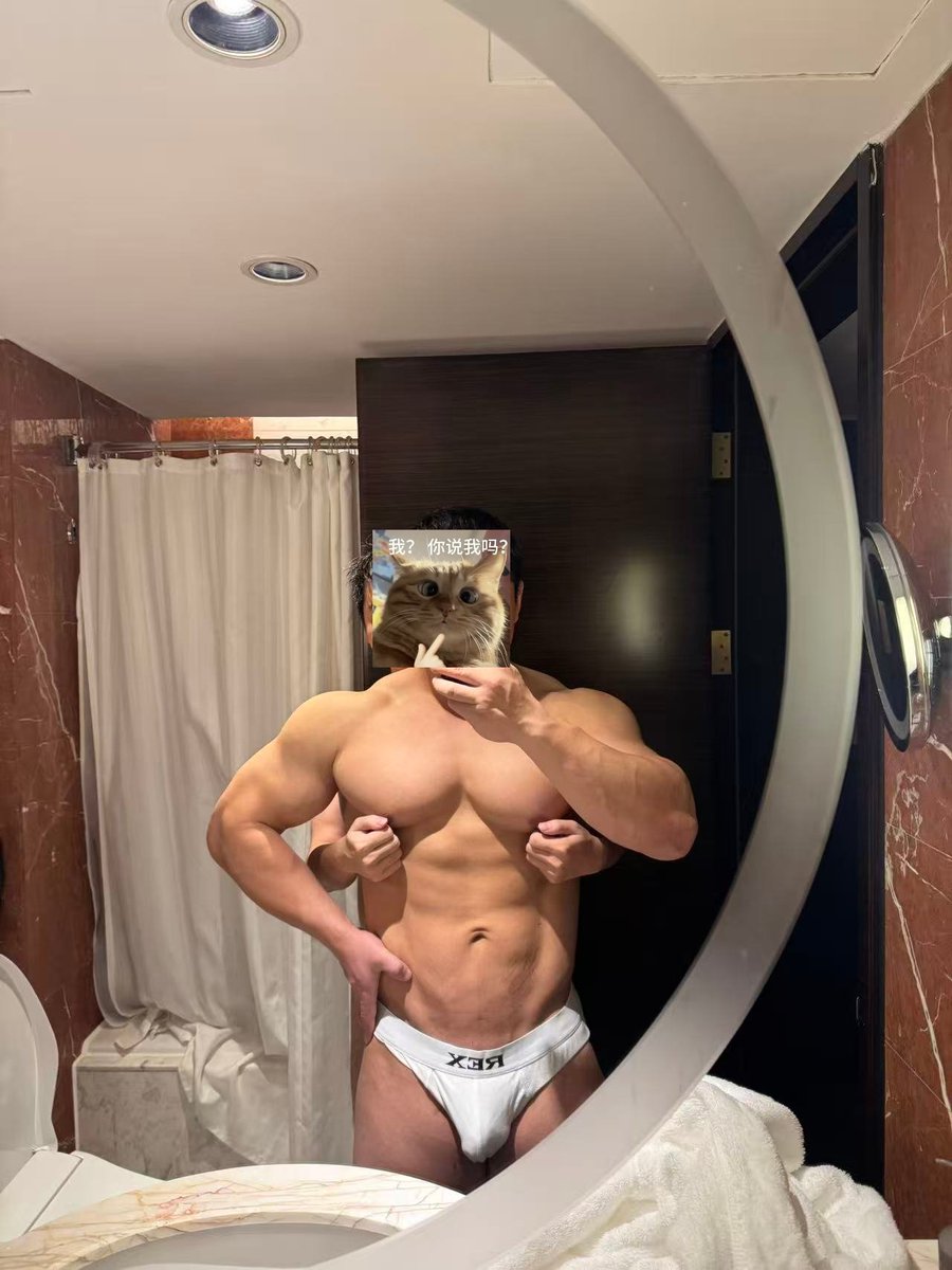 好了，现在揭晓答案了，联名大佬就是<a href="/fitness_ruby/">儒比</a>，儒比老师性格很好，是很好的side选手，嘻嘻