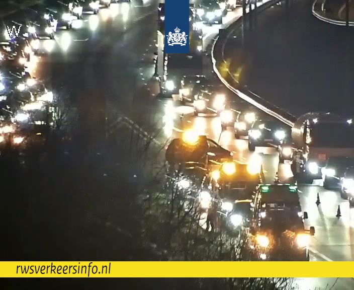 Traumahelikopter landt na ongeval met motorrijder op A50 bij Eindhoven