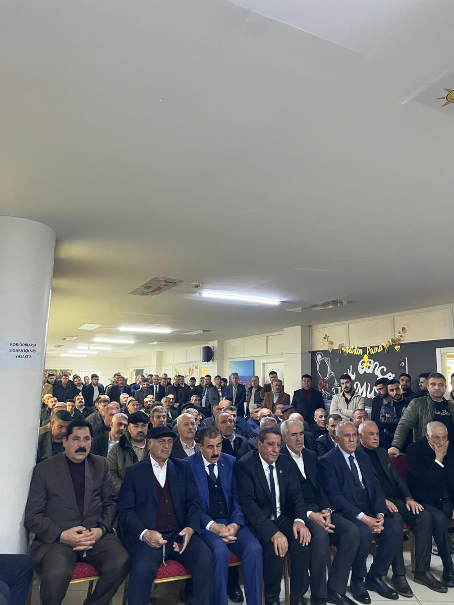 Ramazan Bayramı’nın ruhunu paylaşmak üzere; Milletvekilimiz <a href="/eminsimsekmus/">Mehmet Emin Şimşek</a>, İl Başkanımız <a href="/MelikEmre1/">Melik Emre</a>, önceki dönem Belediye Başkanımız <a href="/Feyat_ASYA/">Feyat Asya</a>, Kadın Kolları ve Gençlik Kolları Başkanlarımızın katılımlarıyla İl Başkanlığımızda bir araya gelerek bayramlaştık.