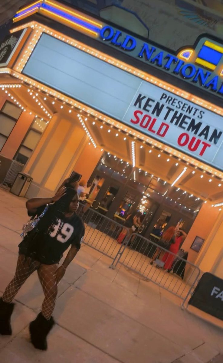 keey2yoheartt's tweet image. #concertvibes