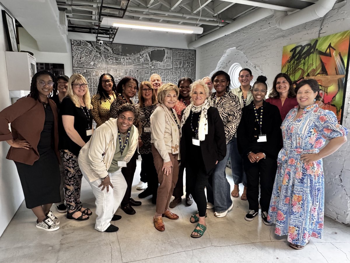 WestPalmDDA's tweet photo. Welcoming the @LantanaChamber Leadership Group to our office was a pleasure! We enjoyed sharing insights about the Downtown Development Authority and our support for @DowntownWPB. Thank you for the meaningful conversations and connections! https://t.co/JlhNok7b2Y