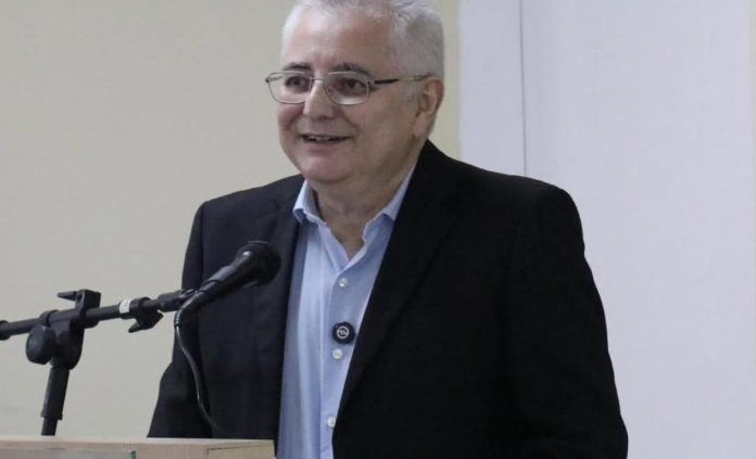 opovo's tweet photo. 🚑 Campanha arrecada doações para tratamento de professor da UFC que luta contra câncer raro

Francisco de Assis de Souza Filho necessita de mais de R$ 600 mil para pagar o tratamento que está sendo feito em São Paulo

Leia mais em: https://t.co/eDNOXlhsEA https://t.co/bZZmJfDVQS