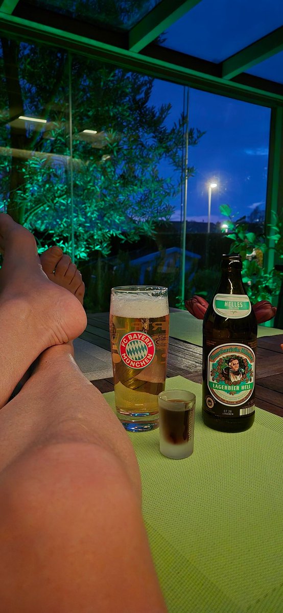 Joergemann's tweet image. So, endlich wieder Projekte am Haus treiben und Ergebnisse sehen.
Beton kloppen, Leerrohre vorbereiten, Steine raus und am Samstag wird ein dickes 5×6mm² Erdkabel verlegt.
Kabel kann man nie genug haben. 

Und jetzt, #Prost🍻 Ihr Säcke
Hoch die Beine, #Wochenende