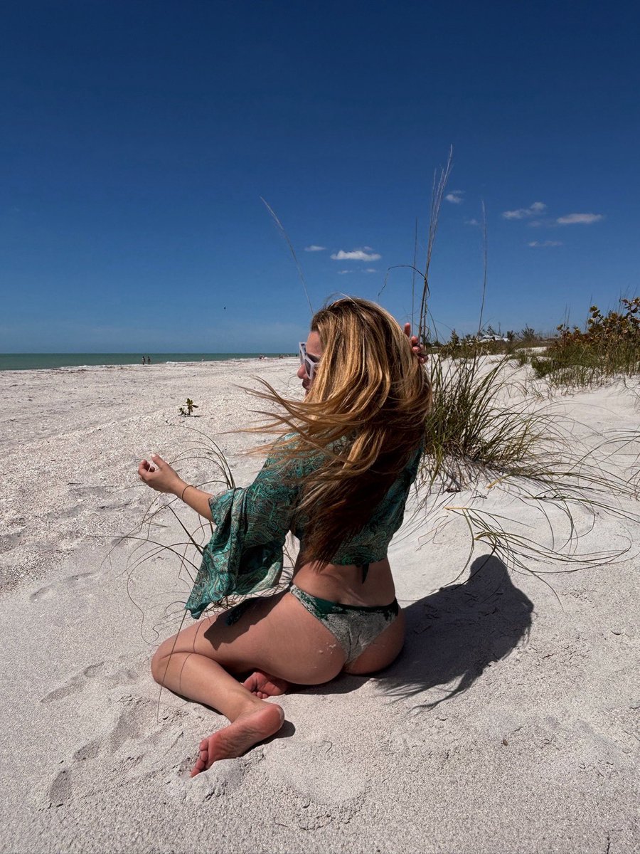 NataliaOficial_'s tweet photo. florida 🌊✨🩵 https://t.co/mjyDSSHTxF