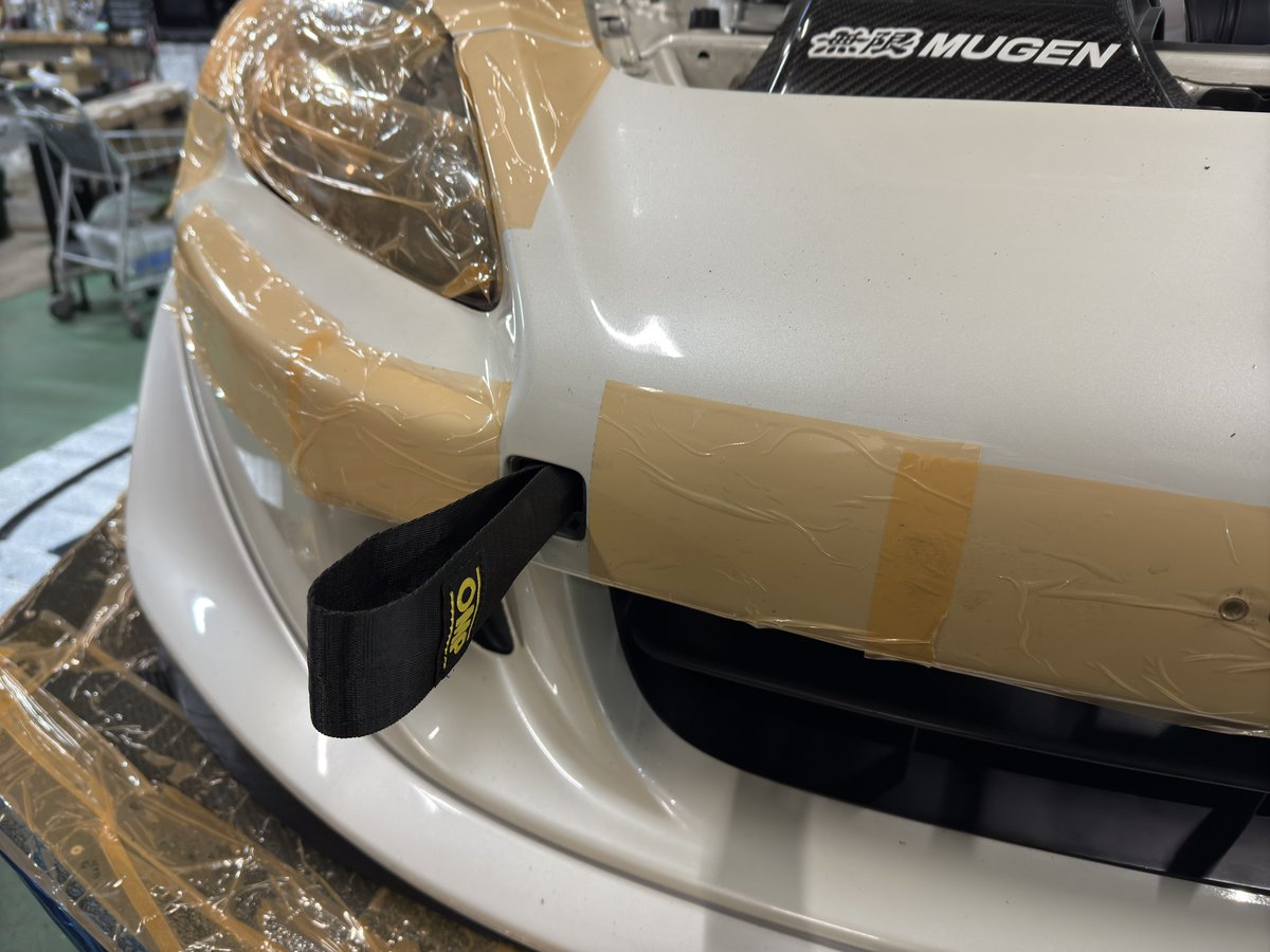 S2000_NSR_EK9's tweet photo. 【わたぼー号wekfestへ 製作 ⑦】

・タイプSリップをアンパネ形状に合わせるのは大変でした🪚

・牽引は純正の穴から出るように設置

・ドライカーボンで風除け製作 https://t.co/XWgFGmQRyX
