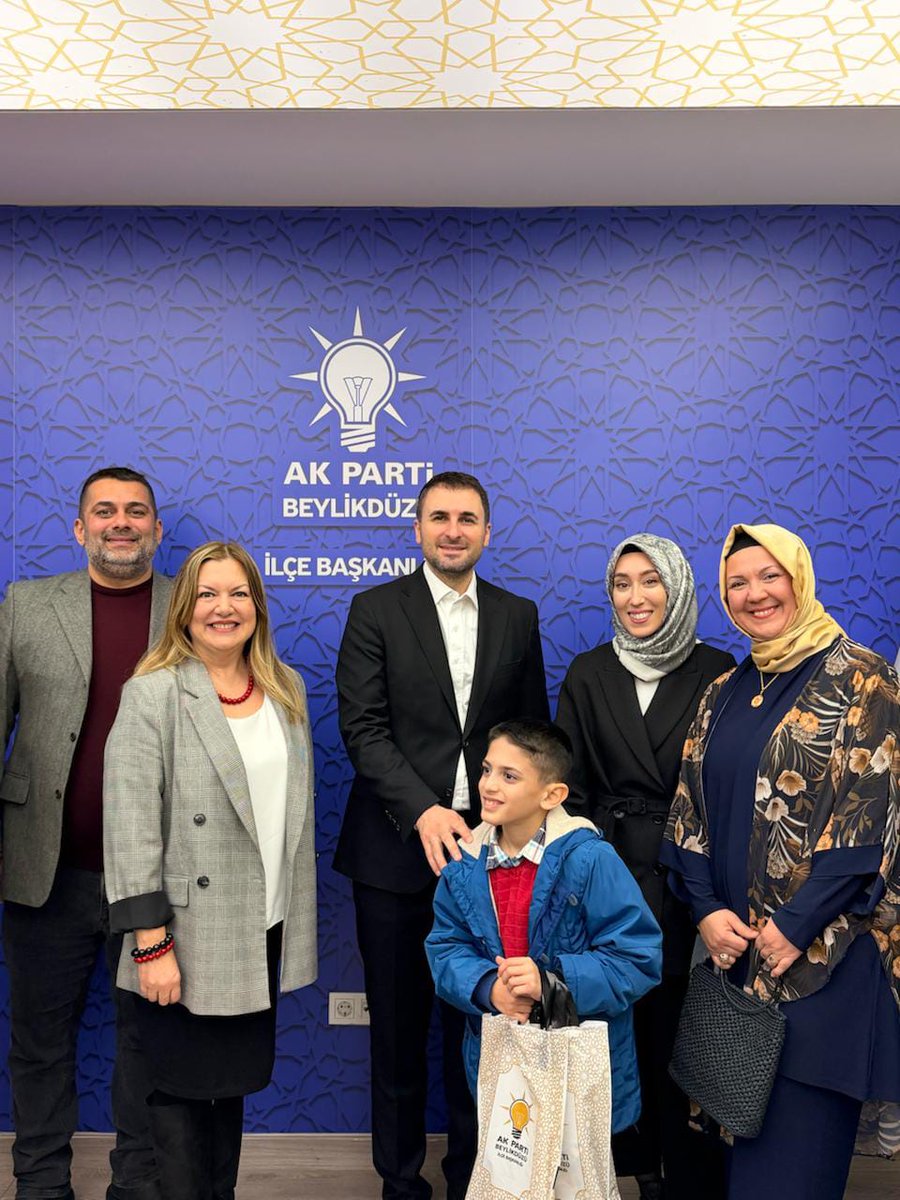 📍Beylikdüzü Bayramlaşma Programı

Ramazan’ın bereketini meydanlarda, sofralarda ve dillerdeki dualarda birlikte paylaştık.

Şimdi bu kardeşlik iklimini Milletvekilimiz @rumeysaKadak’ın katılımıyla teşkilatımızla birlikte bayram neşesiyle kuşatıyoruz.

#MilletimizleBayramımızBir