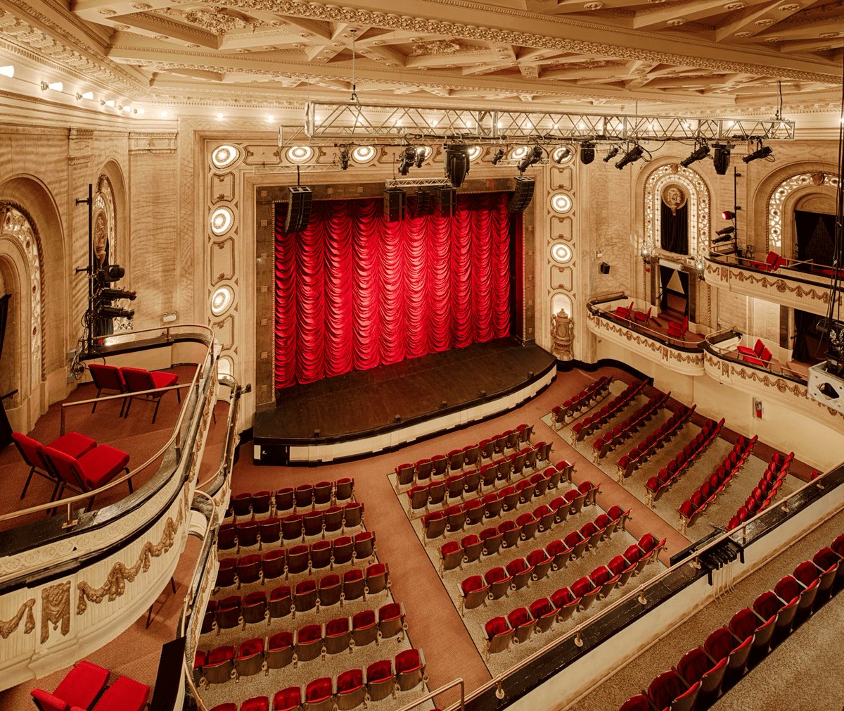 hwigem's tweet photo. ampers going from logan square auditorium to studebaker theater for the Chicago venue… I’m so emotional they grew so much </3 https://t.co/dLofM5ugoV