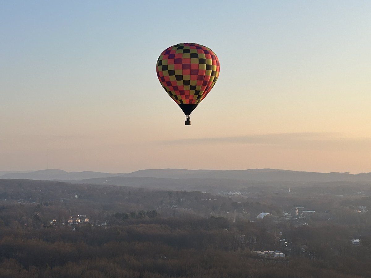 CTBallooning's tweet photo. Great way to finish the last couple hours of winter!
#ctballooning #ctballoonrides #balloonrides #hotairballoon #ballooning #bucketlist #ctbucketlist #ctvisit #onlyinct #connecticutlife #localconnecticut #onlyinconnecticut #exploreCT https://t.co/cW7Hdmbejo