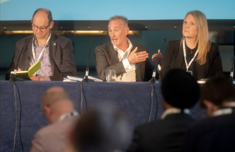 bartonknighteco's tweet photo. Fantastic turnout for the recent '#EnergyEfficiency in #PublicSector' conference at @The_IoD.

Our Director @PaulVine2 was on the panel with 
Simeon Perry of #BESAS &amp; @EfficiencyNorth, Kelly Crews of  @WillmottDixon &amp; Keith Horgan formerly of #Ofgem.

@EEA_UK  #LocalAuthorities https://t.co/KXhO29UNqj