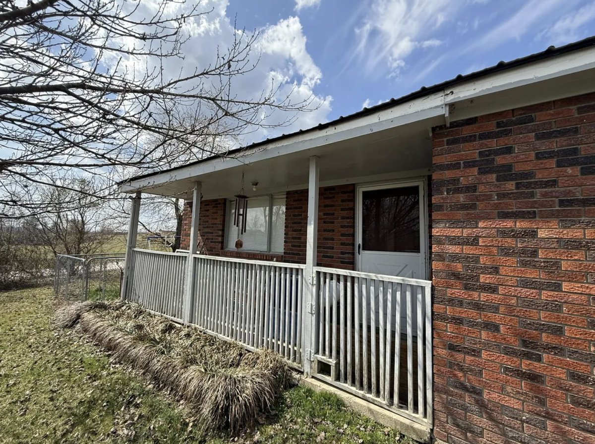 oldhouseunder50's tweet image. Rural 1980s #Kentucky Brick #Ranch on 1 #Acre – $85K. oldhousesunder100k.com/rural-1980s-ke…