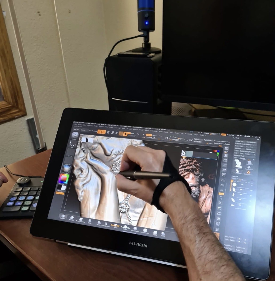 Diseño en Zbrush con tableta ✍🏻

Precisión y movilidad en cada diseño.

Nuestros proyectos en: fiaxlux.es 💎
