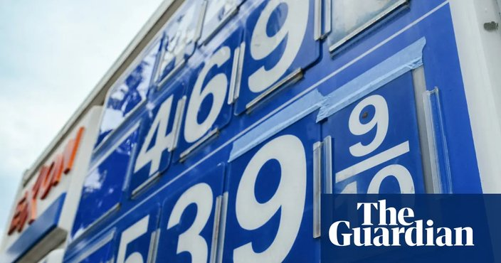 WeDontHaveTime's tweet photo. Gas prices surged above $100 amid conflict between #USA and #Iran.⛽📉
This shows how dependence on fossil fuels leaves economies vulnerable to geopolitical shocks. Rapid energy diversification is urgent for climate and economic security! ⚠️

🔎Read more: 
https://t.co/IcMD2EAlTh https://t.co/ag0Q8U9rQK