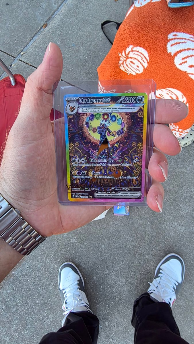 So waiting in line and had some cards on me to rip. I hit this beauty! 🔥🤌