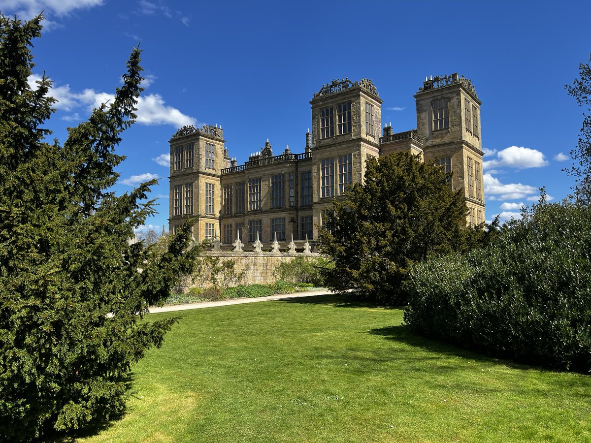 Laura Karim tweet media